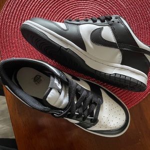 Nike Low Dunk Panda Never Worn